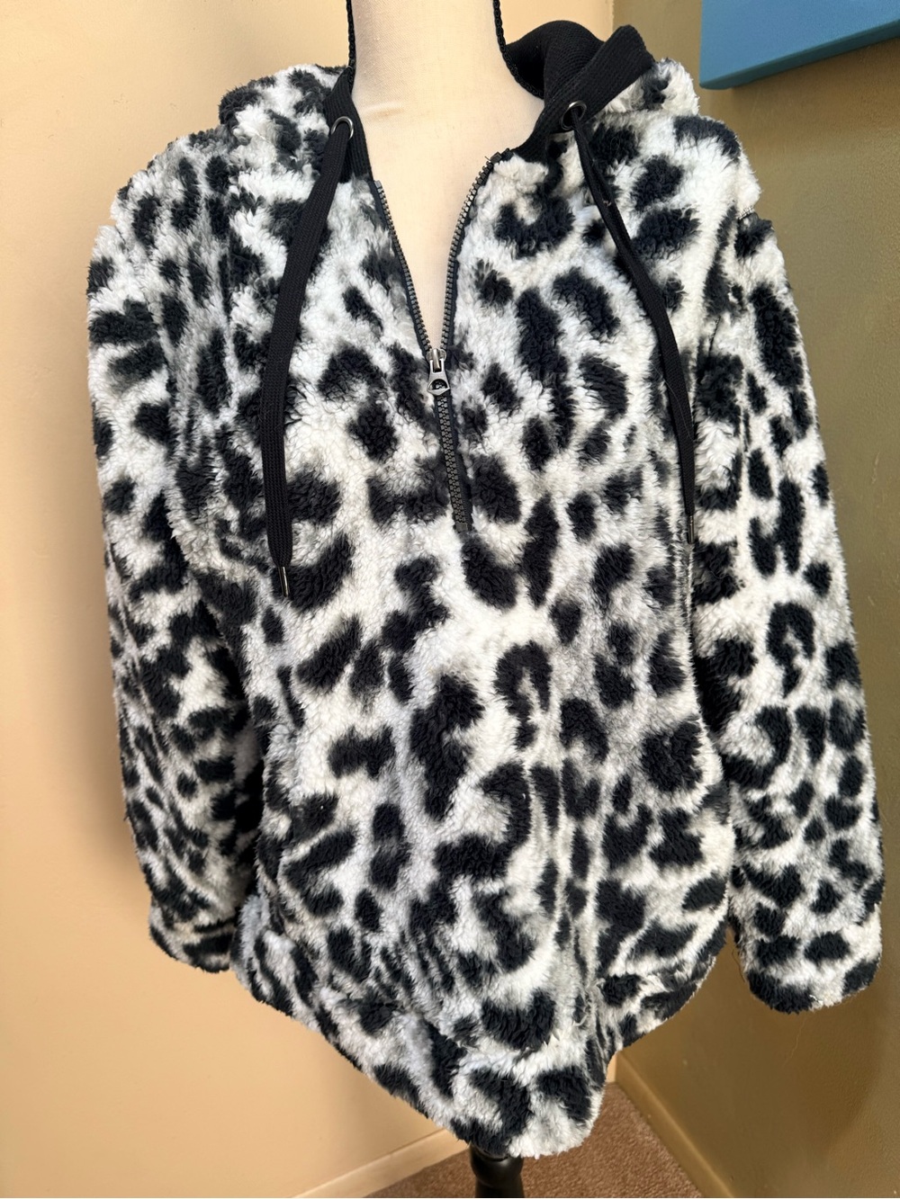Te Verde Black & White Leopard Faux-Fur Hooded Puffer